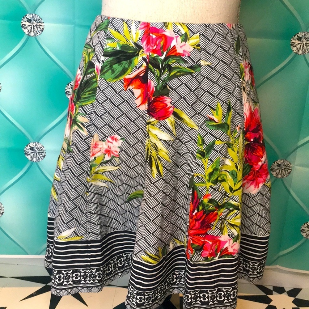 White House Black Market Skirt Sz 2